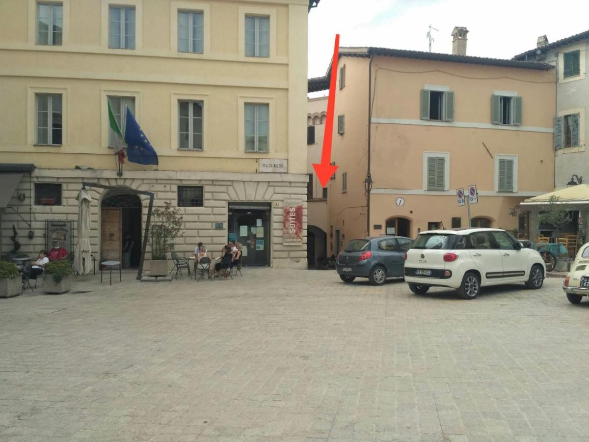 Il Cortiletto Casa Vacanza Треви Екстериор снимка